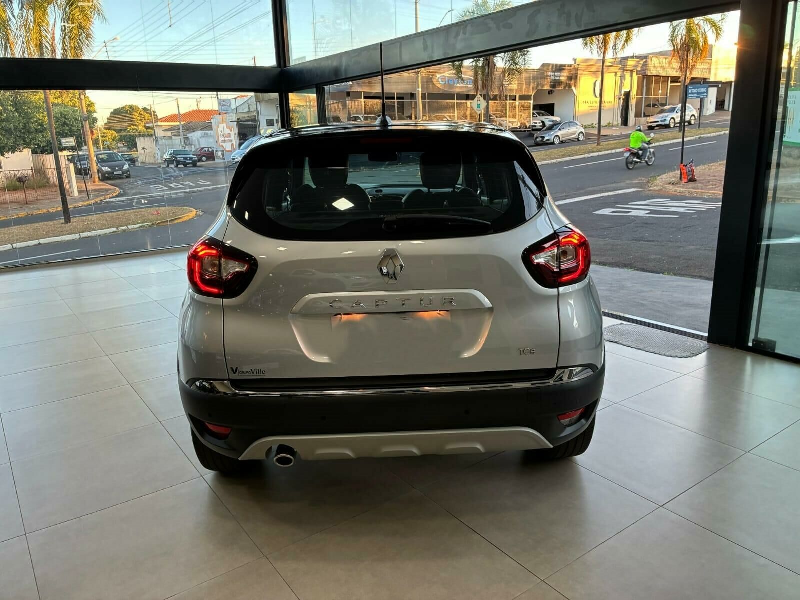 Imagem do veículo  RENAULT CAPTUR INTENSE